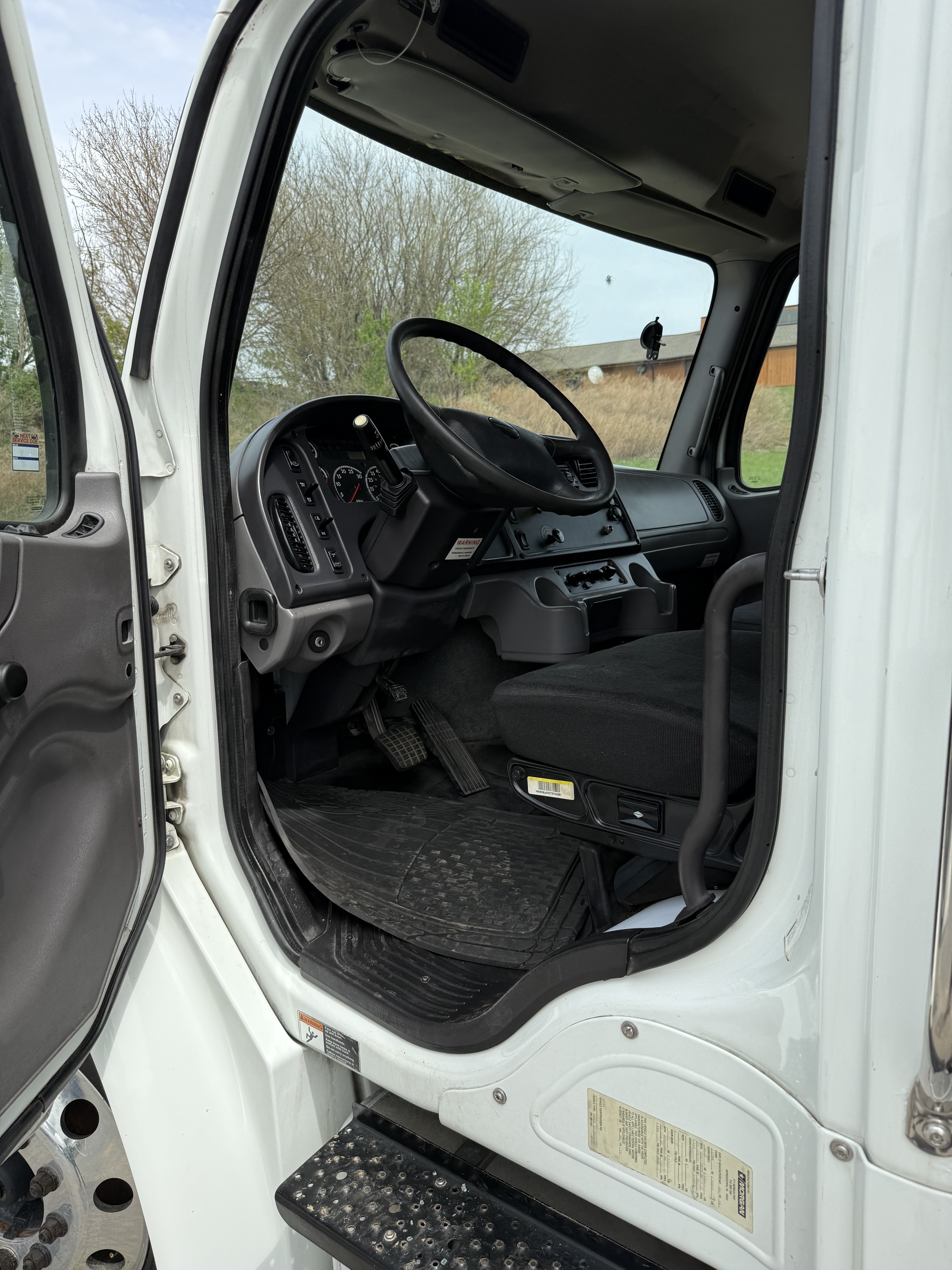 2015 FREIGHTLINER Business Class N2 106 - Image 24